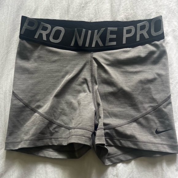 Nike Pro Women’s 3” Tights / Shorts - Size Large Gray - Picture 6 of 8